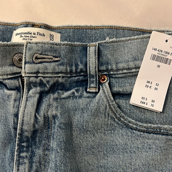 Abercrombie NWT- The Mom Short - Picture 3 of 4